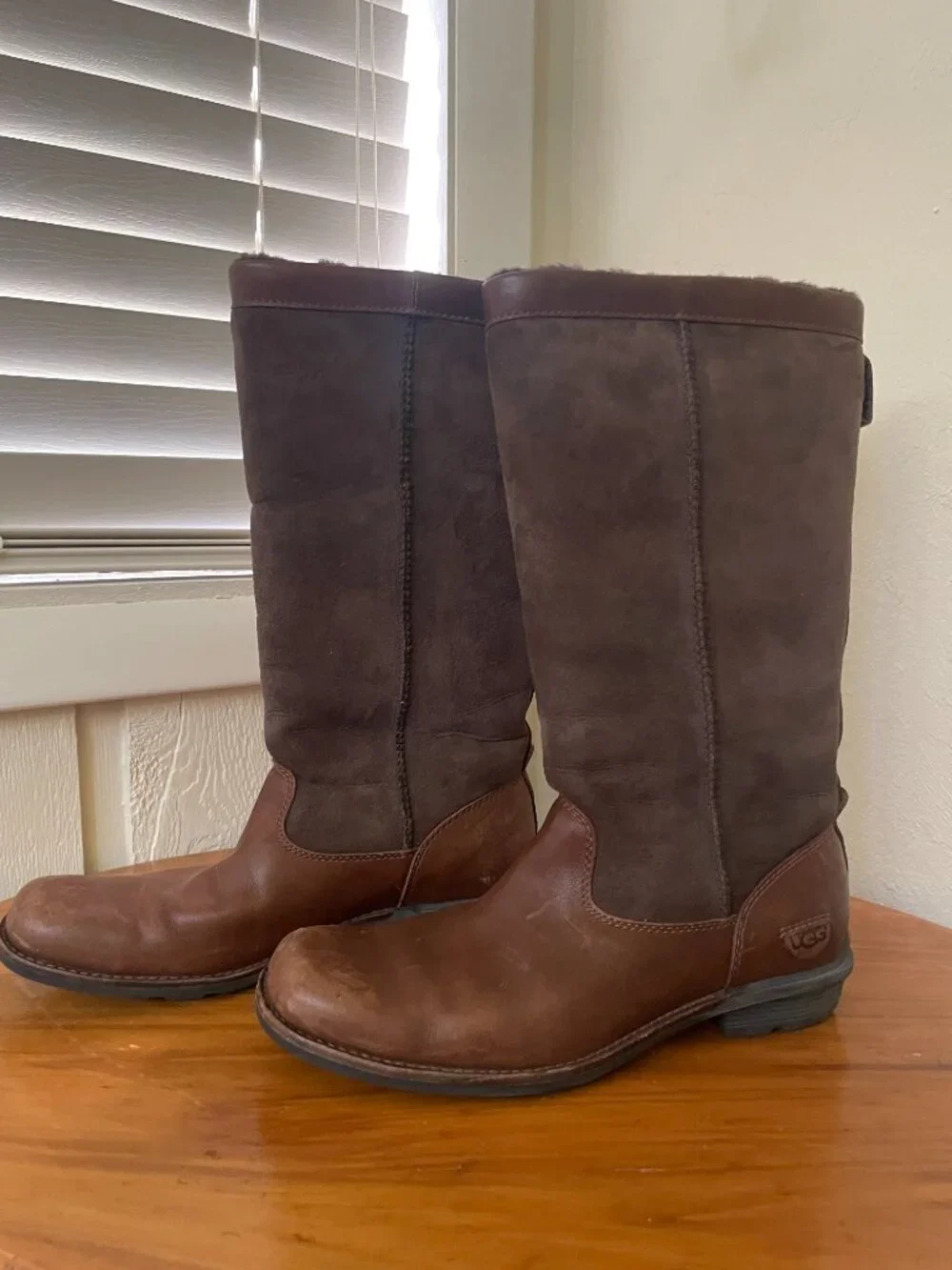 UGG Women's Brookfield Brown Sherpa Lined Tall Boots S/N 5594 Size 7.5 US